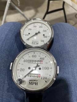 AutoMeter Old Tyme white Speedo & Tach