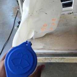 F150  Windshield wiper reservoir