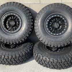 Canam Maverick 32x10-14 on raceline beadlocks