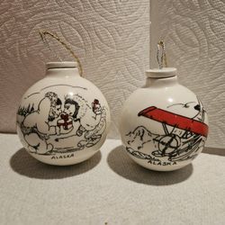 VTG CHRISTMAS LEO HADS  SET OF 2 ALASKA CERAMIC  BALL SPHERES  ORNAMENT  DECORATIONS 