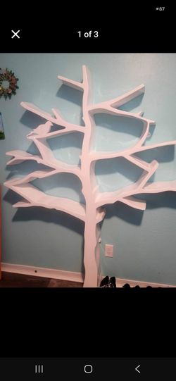 Nursery bookshelf
