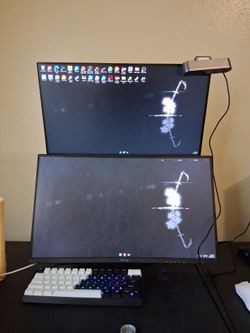 144hz 22.5' built in speakers monitor (top monitor)