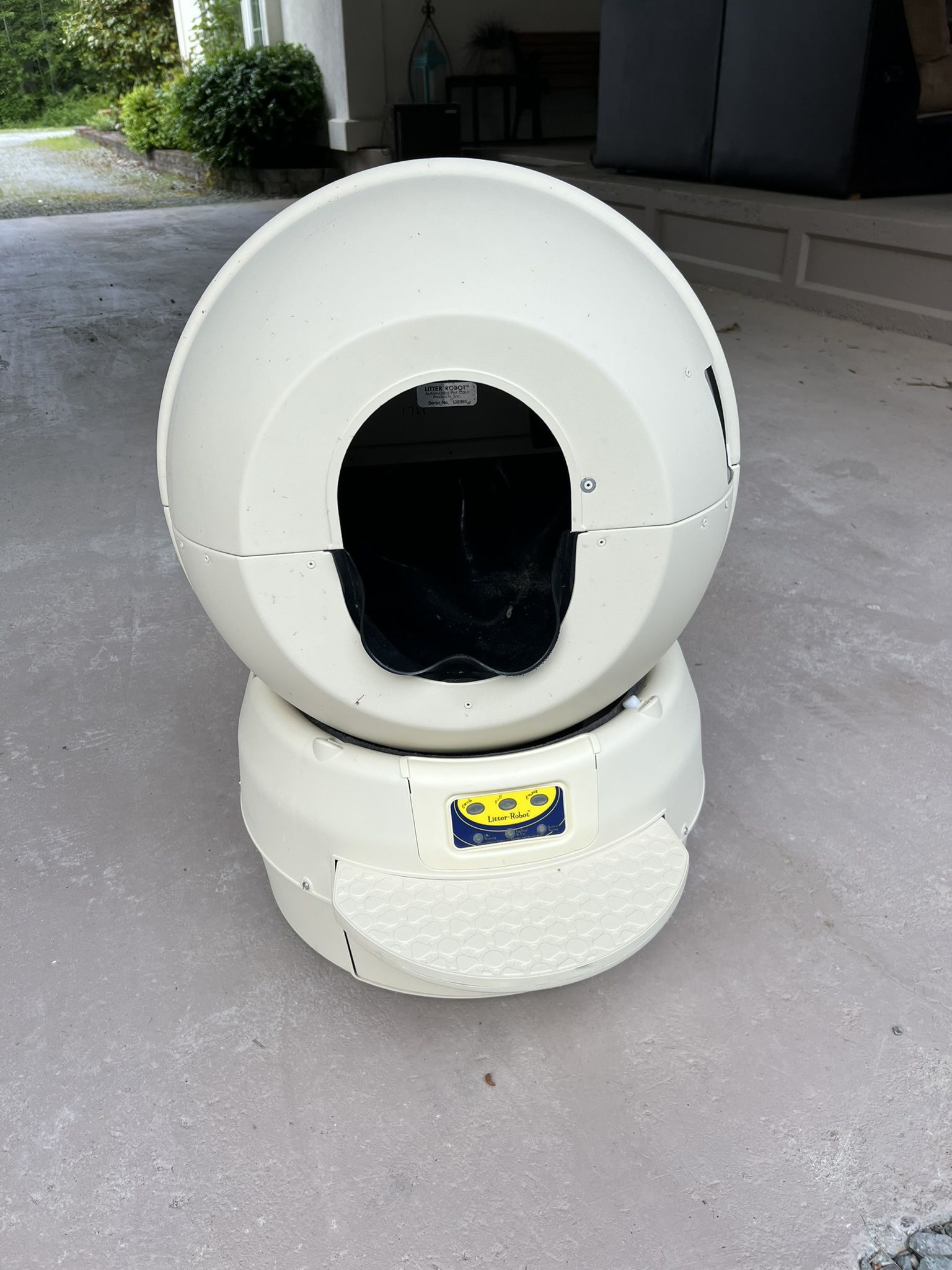 Litter Robot - Automatic Cleaning Cat Litter Box
