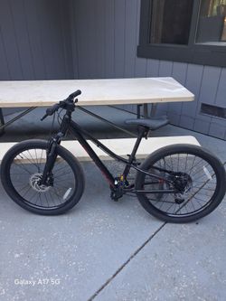8 speed mountain bike 24in
