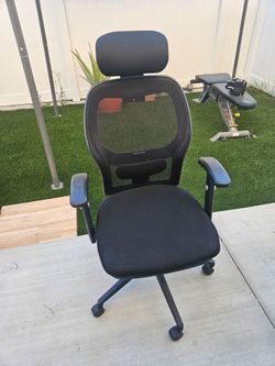 Black Mesh Ergonomic Office Chair