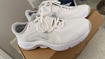 New With Box Women’s White Nike Tanjun Size 9