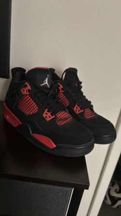 Jordan 4 Red thunder size 6
