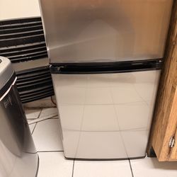 Mini fridge