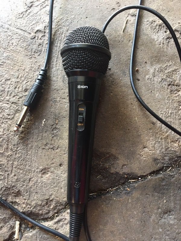 Ion microphone