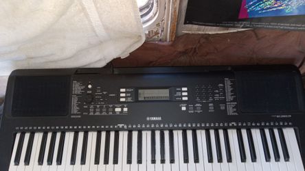 Yamaha Keyboard , monitor & Stands