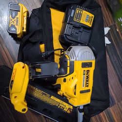 Dewalt 20v Xr 30° Paper Tape Framing Nailer Kit 