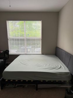 King size zinus mattress (150$)+ king size bedframe with storage (150$)