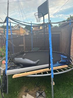 Round Trampoline with Safety Net and waterhose sprinkler