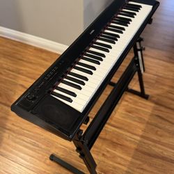 🎹 Yamaha NP-12 Piaggero 61-Key Digital Keyboard + Stand – Great Condition! 