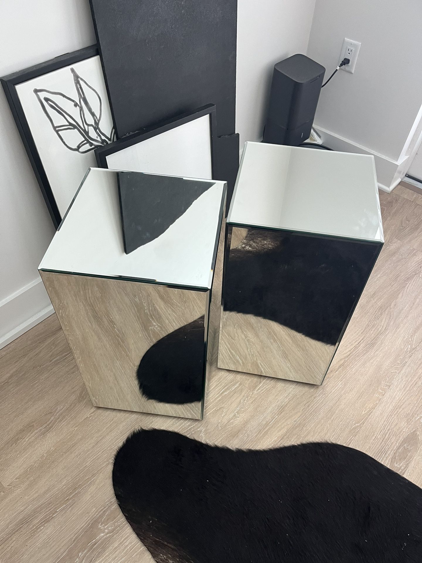 One Mirrored Pedestal Side Table/Nightstand
