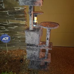Free Cat Tower 