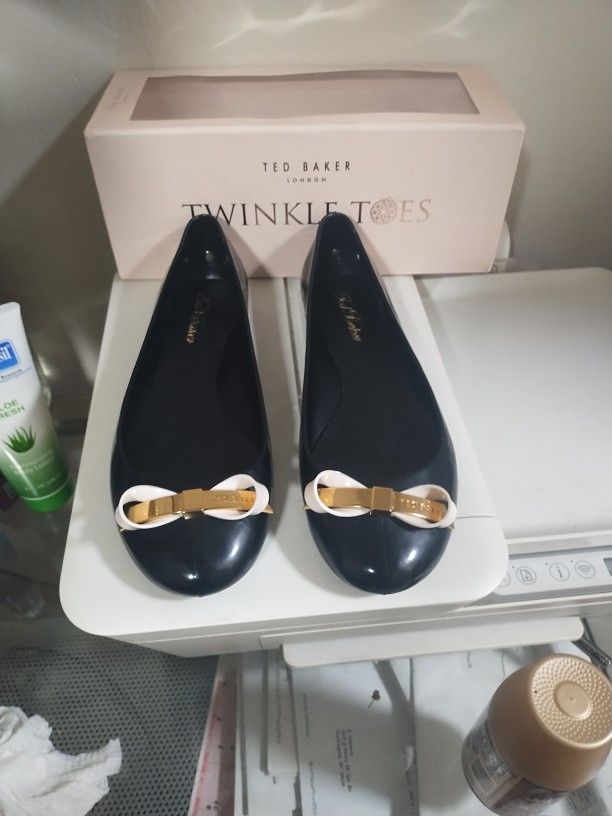 Ted Baker London Flats Size 9