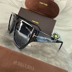 Bello Par De Lentes Oscuros😎