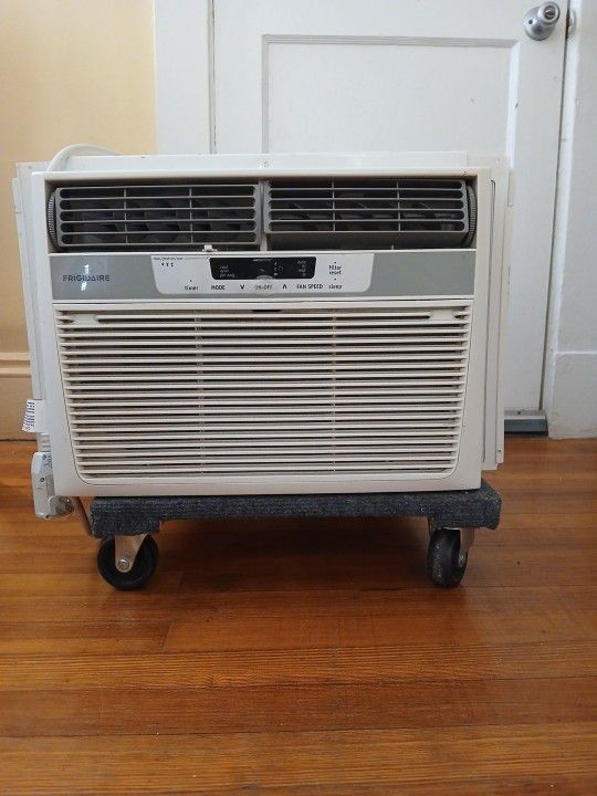 Frigidaire 12,000 BTU AC Window Unit