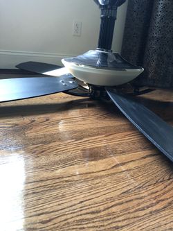 Kichler ceiling fan 5 ft dia Excellent condition