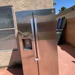 Kenmore elite fridge  works good