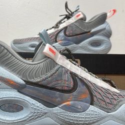 Nike Cosmic Shoes Size 10 For Men 