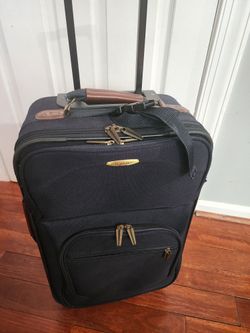 Skyline brand Carry On Suitcase with Wheeld