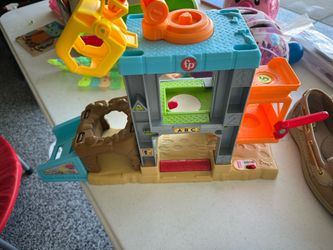 Little people construction set