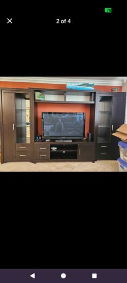 Mueble para TV con gabinetes / TV stand with cabinets