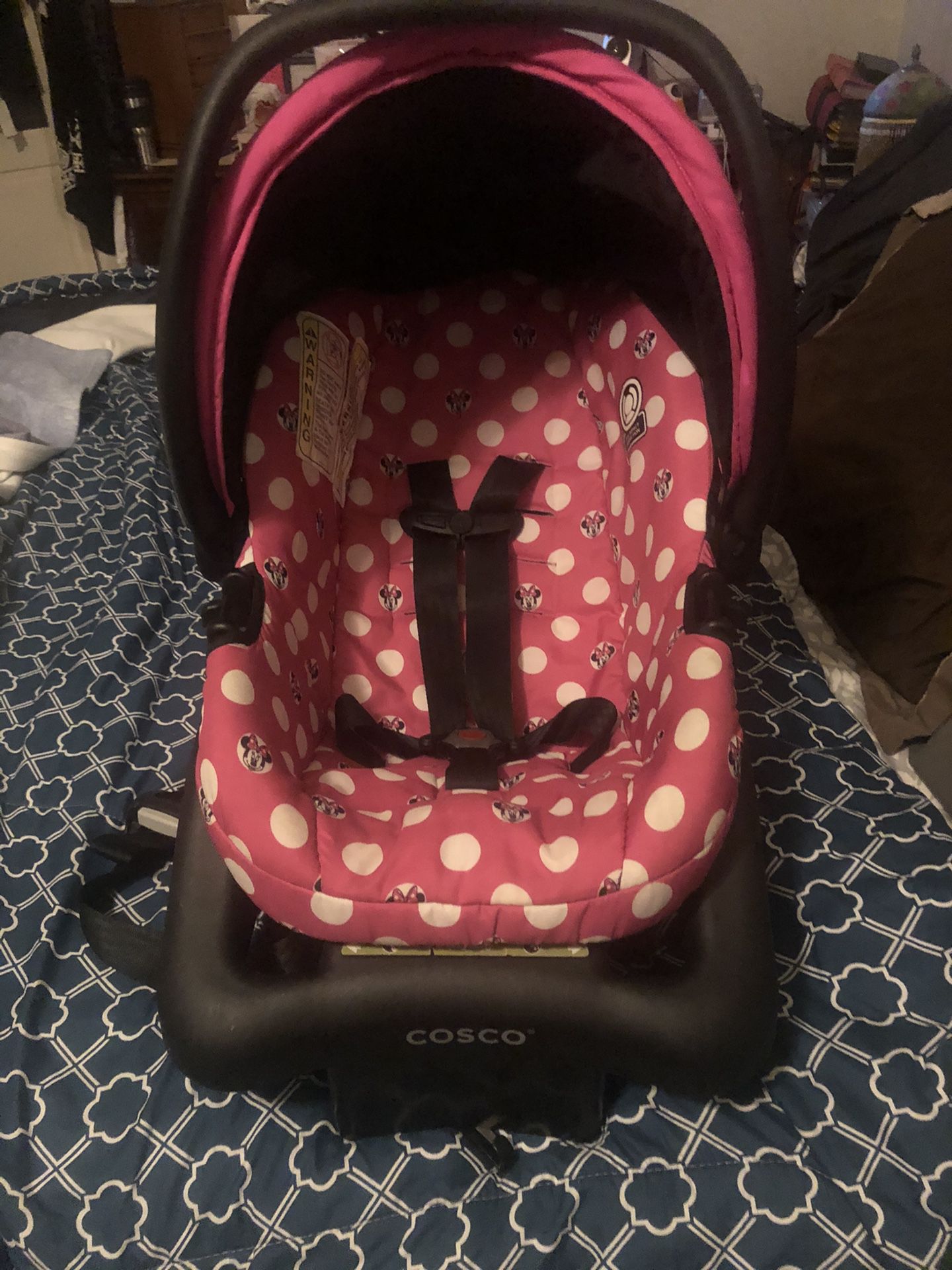 Cisco infant car seat with 2 bases.