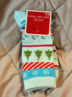 New Women’s Holiday Crew Socks