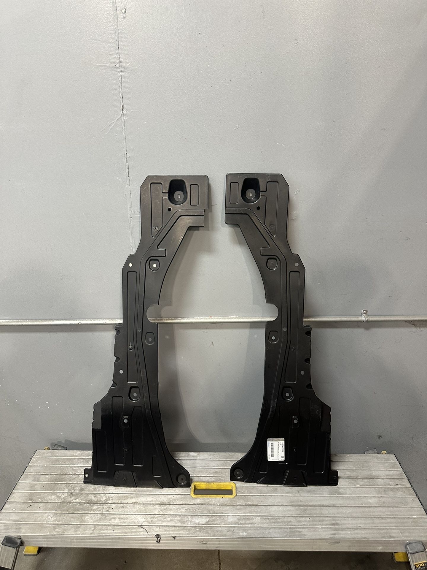 16-24 Chevy Malibu Lacrosse RT&LT Front Engine Air Deflector