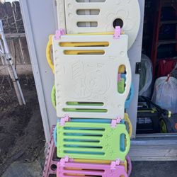 Dream On Me 14 Panel Groovy Play Center