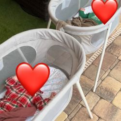 2x portable bassinets