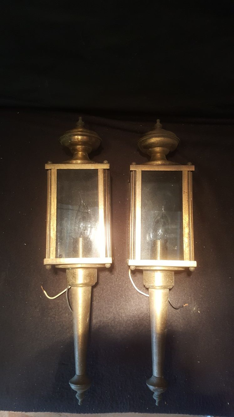 Underwriters Laboratories electric fixture untested with bulbs e - 17445