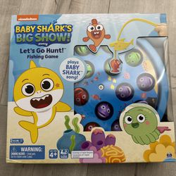 Spin Master Games Pinkfong Baby Shark Let's Go Hunt Musical Fishing Game Learning Educational Toy Preschool Board Game Summer Toy, for Kids Ages 4+