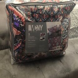 VCNY Full/Queen  5 Piece Reversible Comfortable Set , Open To Reasonable And Honest Offers