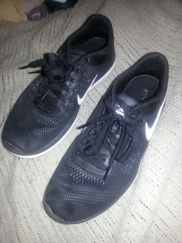 Like new NIKES running shoes size 9