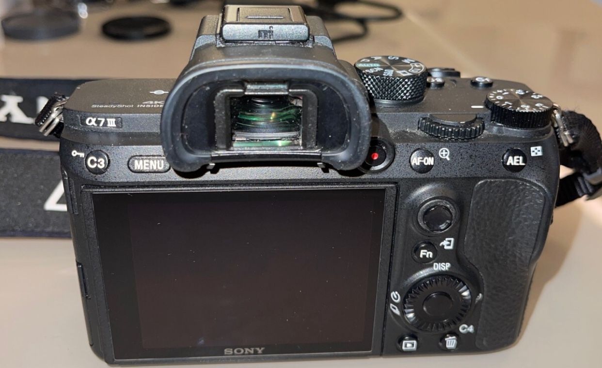 NewA7iii-MirrorlessDigitalBlack