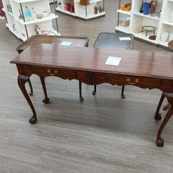 Mahogany Queen Anne Style Table 
