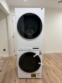 Stacking washer dryer