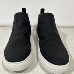 Men’s/women’s like new size 8 shoes