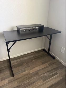 Computer desk