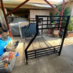 Full/Twin Metal Bunk Bed – Heavy-Duty Frame