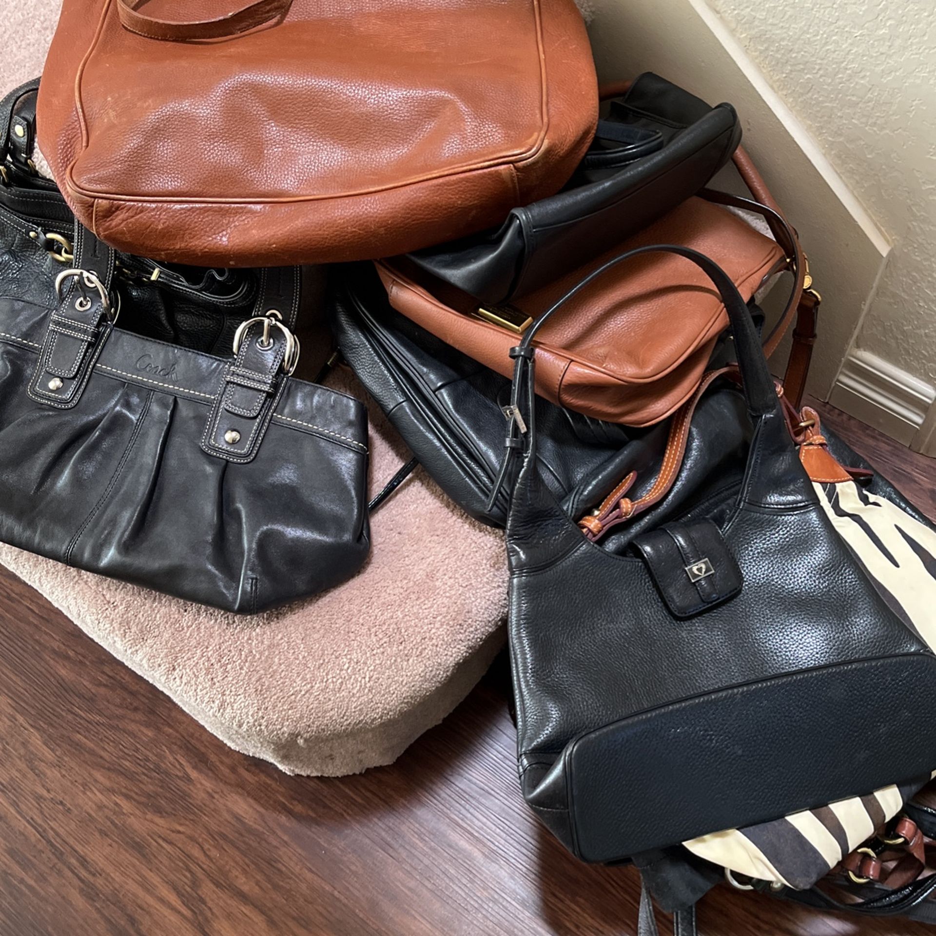 40 Hand Bags, Purses, Shoulder Bags: Coach , Brighton, Marc By Marc Jacob’s, Dooney Bourke… LEATHER