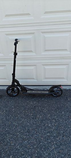LaScoota Kick Scooter for Adults & Teens. Perfect for Youth 12 Years and Up and Men & Women. Lightweight Foldable