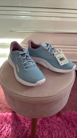 Reebok New Size 8  For $40 