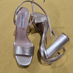 Steve Madden Gold Heels  Size 5.5