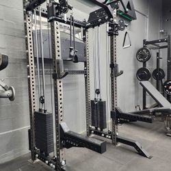 ☑️ ULTIMATE 2 IN 1 POWER RACK AND FUNCTIONAL TRAINER 200 LBS STACK WEIGHTS ON EACH SIDE. SMOOTHEST PULLEYS( BRAND NEW IN THE BOX )