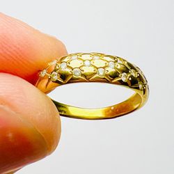 585 14k Gold Ring with diamonds size 4
